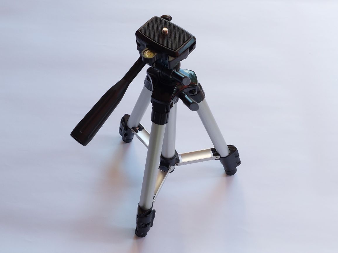 Tripod: Precise cross line tripod
